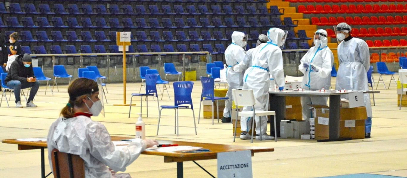 Από 1η Δεκεμβρίου πάνε οι Ιταλοί για την τρίτη δόση